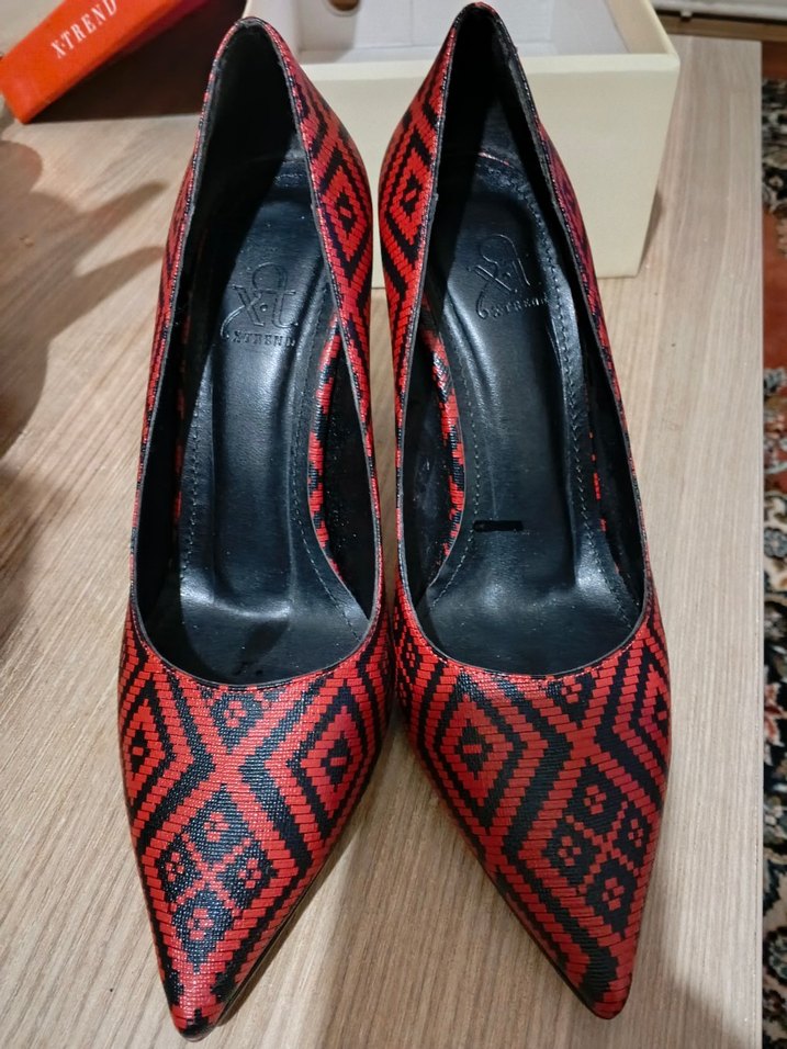 Kırmızı Desenli Tokalı Kadın Topuklu Ayakkabı - Görsel 2