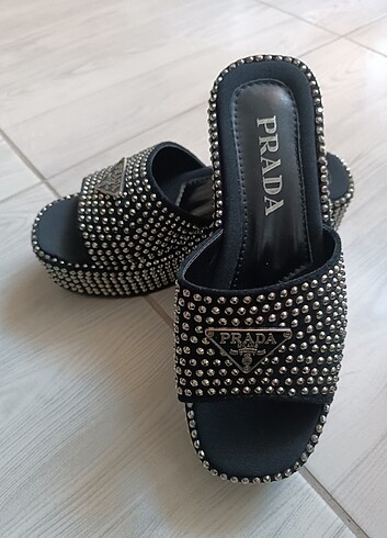 Prada terlik 