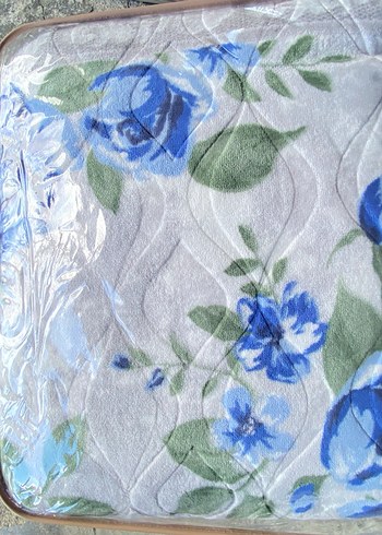 Farklı renk seçenekleriyle battaniye - Görsel 4