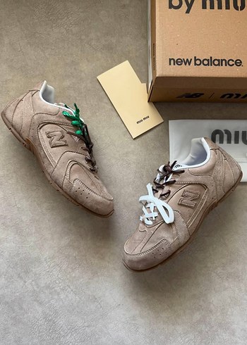 New Balance Miu Miu Toprak