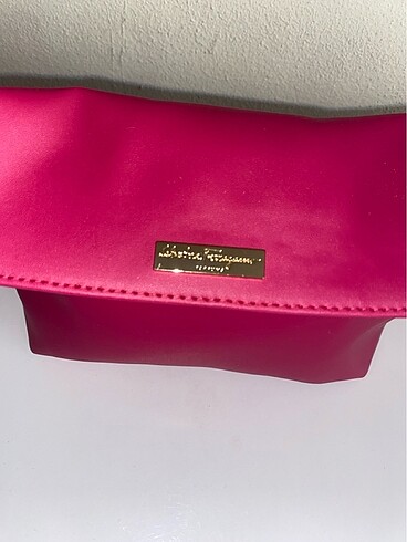 Salvatore Ferragamo #makyajçantası #makyaj #elçantası #fuşya #çanta