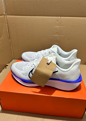 Nike Beyaz Erkek Koşu ve Antrenman Ayakkabısı - Görsel 4