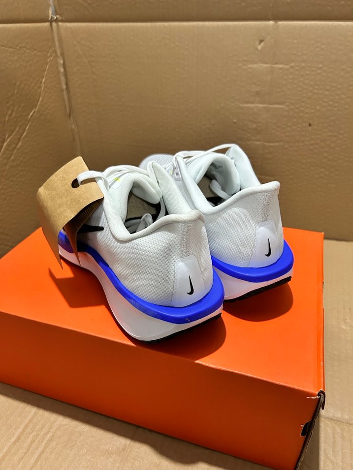 Nike Beyaz Erkek Koşu ve Antrenman Ayakkabısı - Görsel 5