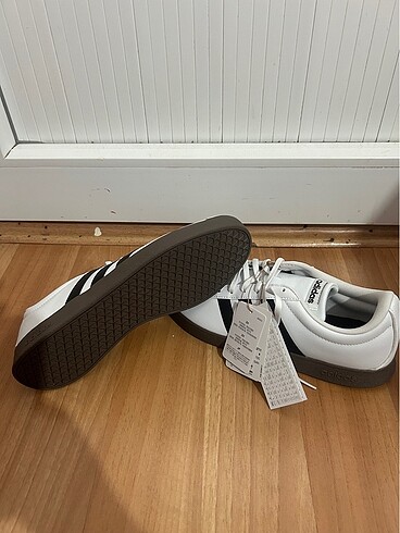 42 Beden beyaz Renk Adidas spor ayakkabı orjinal