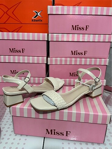 40 Beden Kadın sandalet Miss F