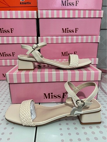 40 Beden ten rengi Renk Kadın sandalet Miss F