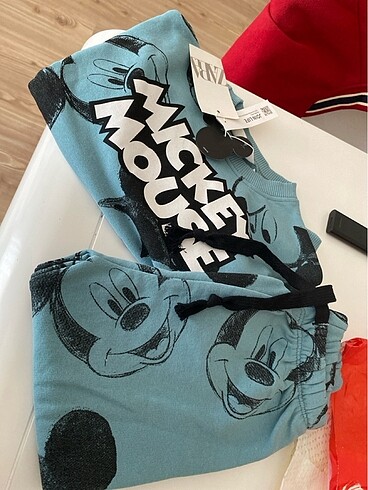 Zara Mickey Mouse takım