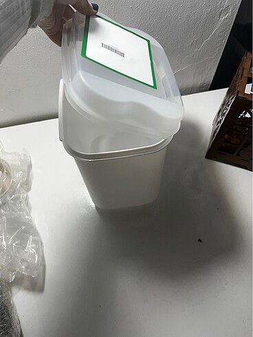  Beden Geçirmeli plastik kap