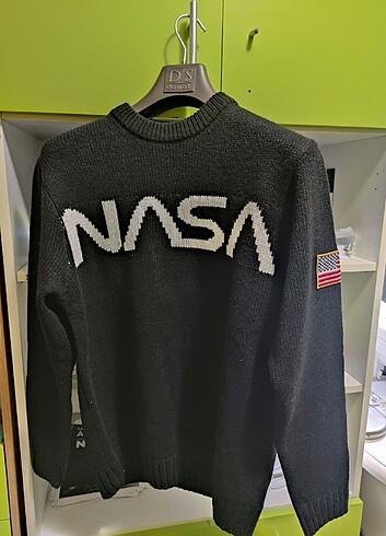 H&M Siyah NASA Kazak
