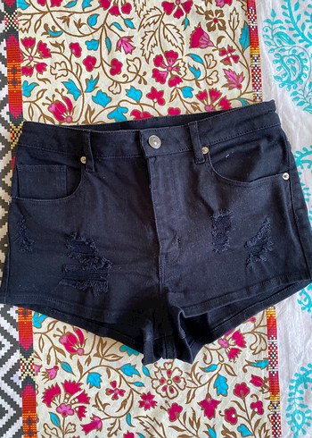 Nakışlı Siyah Mini Denim Şort