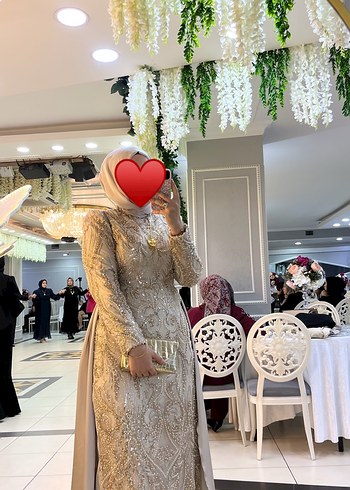 Bej Uzun Kollu Yüksek Yakalı Drapeli Nişan Elbisesi