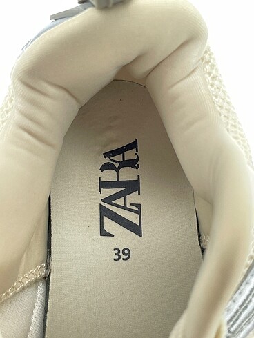 39 Beden çeşitli Renk Zara Spor Ayakkabı %70 İndirimli.