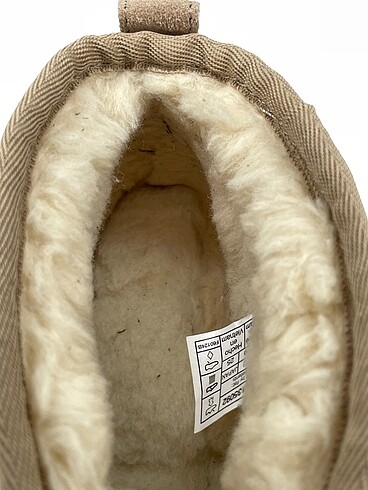 39 Beden çeşitli Renk Ugg Bot %70 İndirimli.