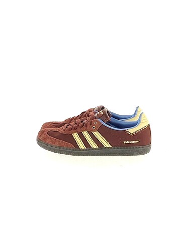 Adidas Spor Ayakkabı %70 İndirimli.