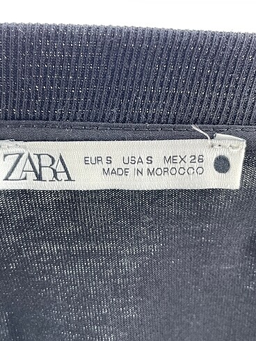 s Beden siyah Renk Zara T-shirt %70 İndirimli.