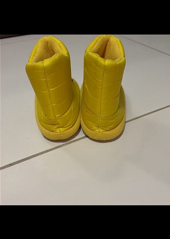 Sarı Nakışlı Çocuk Puff Terlik - Görsel 3