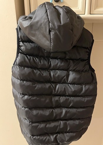 Erkek Çocuk siyah Kapüşonlu Fermuarlı Yelek - Görsel 3