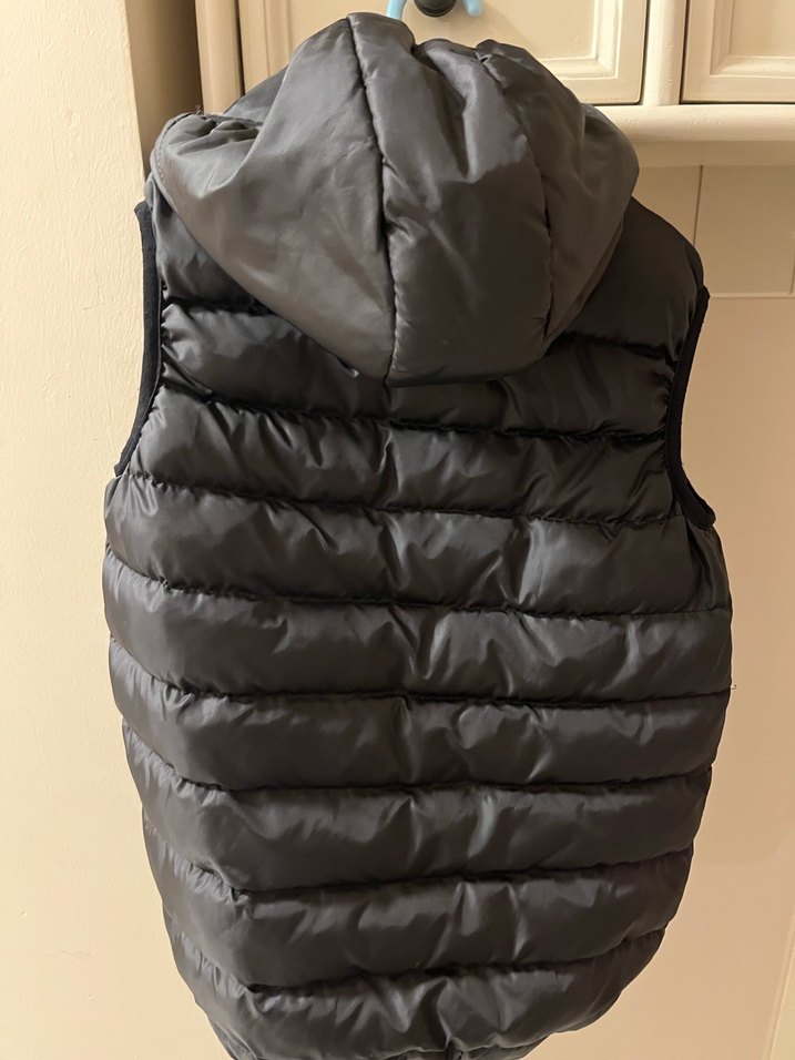 Erkek Çocuk siyah Kapüşonlu Fermuarlı Yelek - Görsel 3