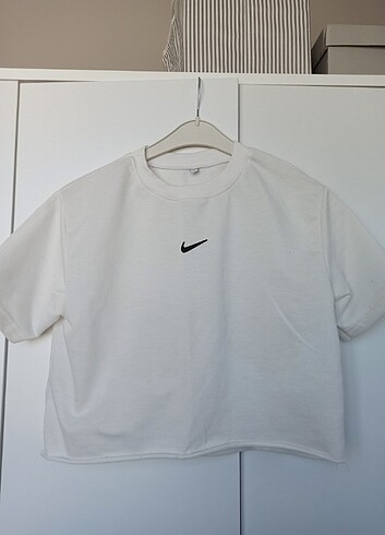 Nike tişört beyaz. 