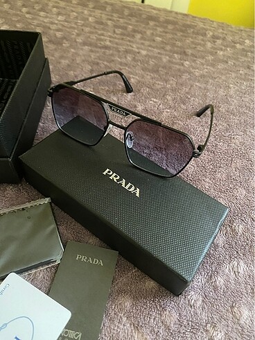 PRADA Güneş Gözlüğü