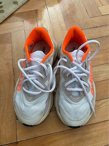 37 Beden beyaz Renk Adidas Adiprene 37 no spor ayakkkabı