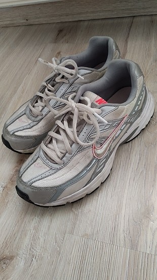 beyaz sneaker