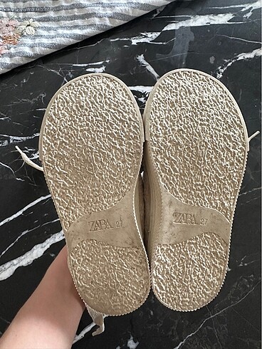 27 Beden ten rengi Renk Zara spor ayakkabı