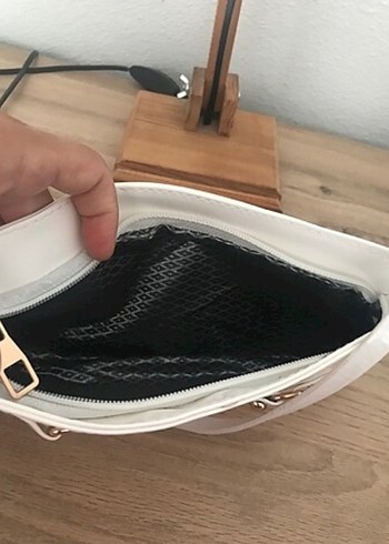 Beyaz Deri Tokalı baget çanta - Görsel 2