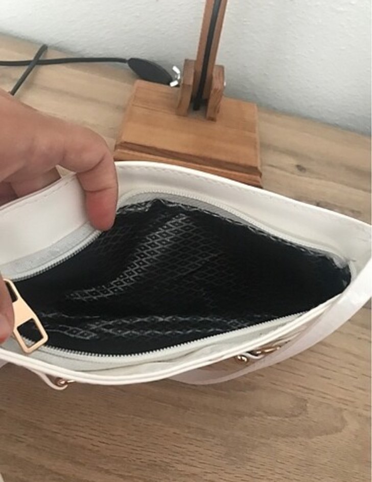 Beyaz Deri Tokalı baget çanta - Görsel 2