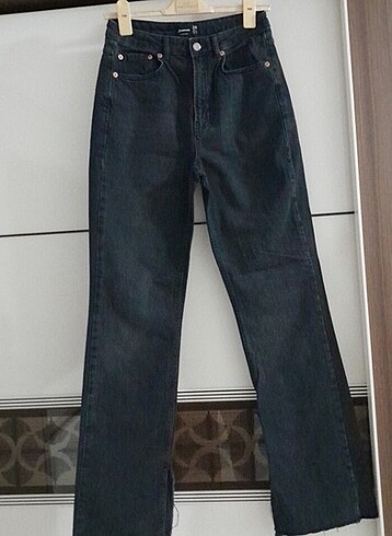 Stradivarius siyah yırtmaçlı jean