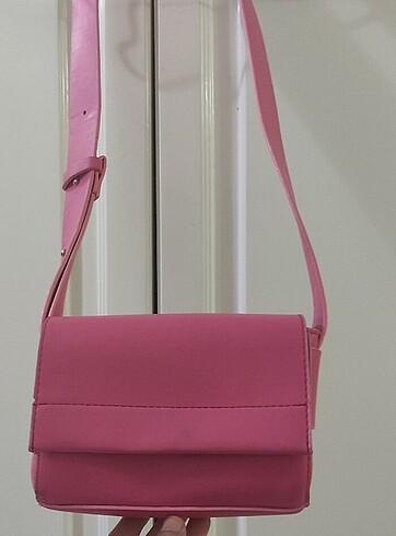 Pembe çapraz çanta