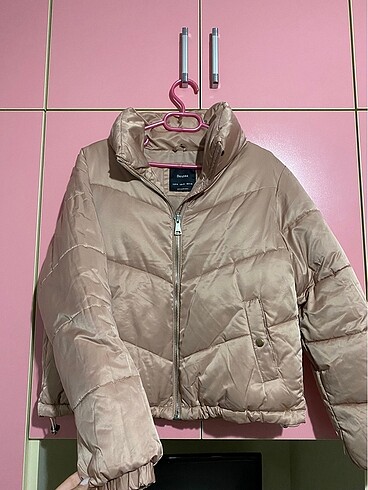 açık pembe bershka mont