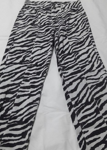 Kadın Gri Zebra Desenli Pilili Kumaş Pantolon - Görsel 2