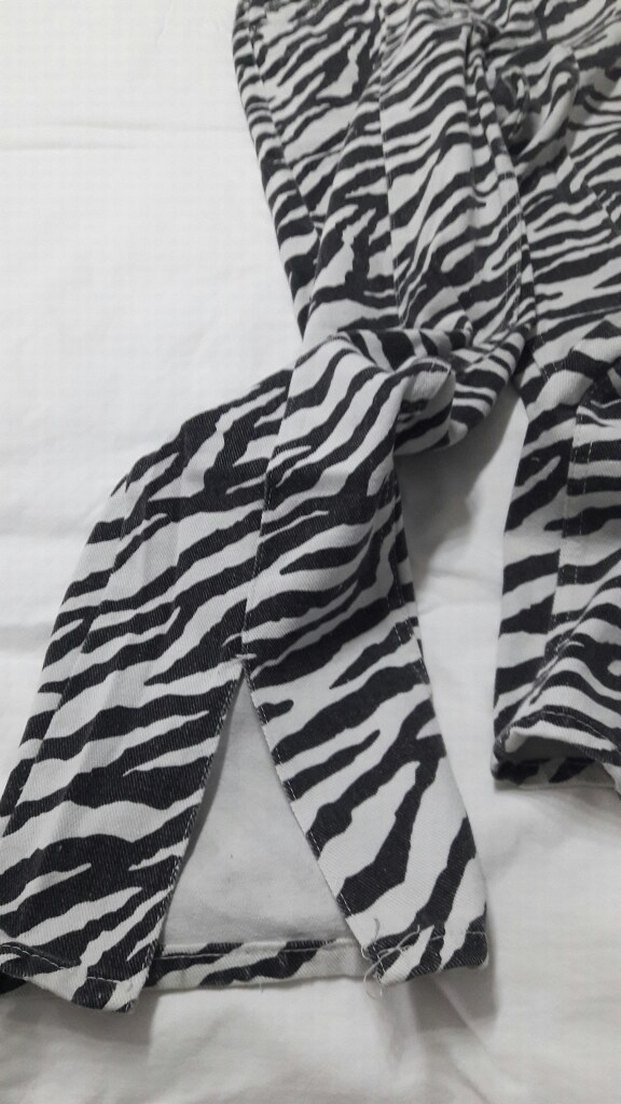 Kadın Gri Zebra Desenli Pilili Kumaş Pantolon - Görsel 3