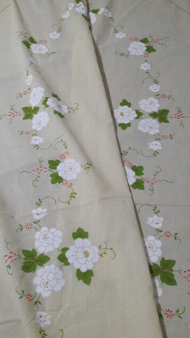 Nakışlı Beyaz Masa Örtüsü - Görsel 2