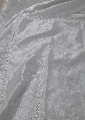 İşlemeli Beyaz Parlak Masa Örtüsü - Görsel 2