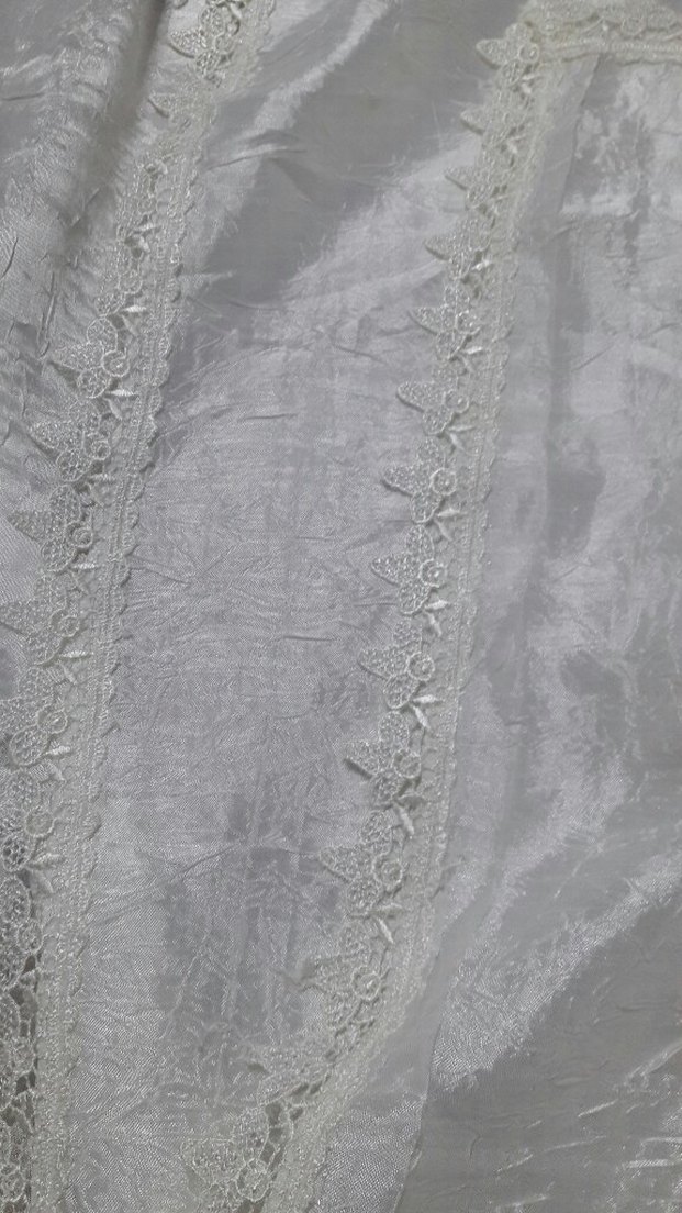 İşlemeli Beyaz Parlak Masa Örtüsü - Görsel 4