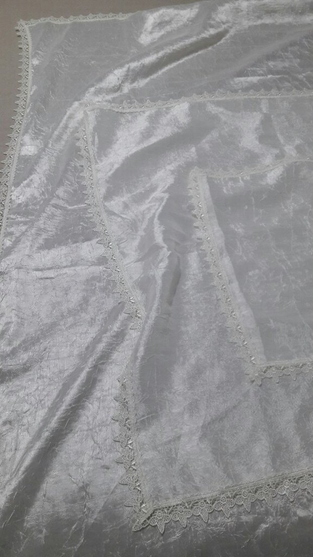 İşlemeli Beyaz Parlak Masa Örtüsü - Görsel 3