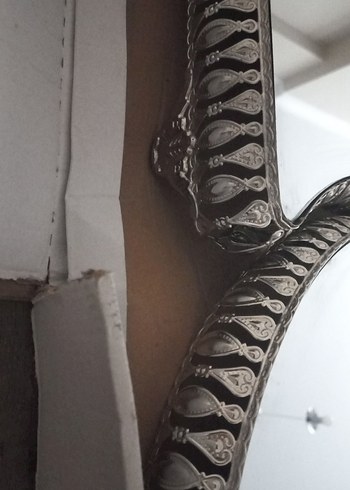 Gri ve Beyaz Dekoratif sunumluk - Görsel 2