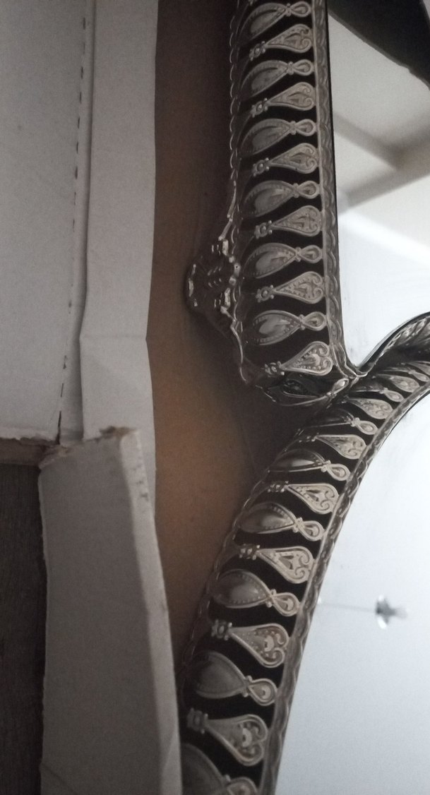 Gri ve Beyaz Dekoratif sunumluk - Görsel 2