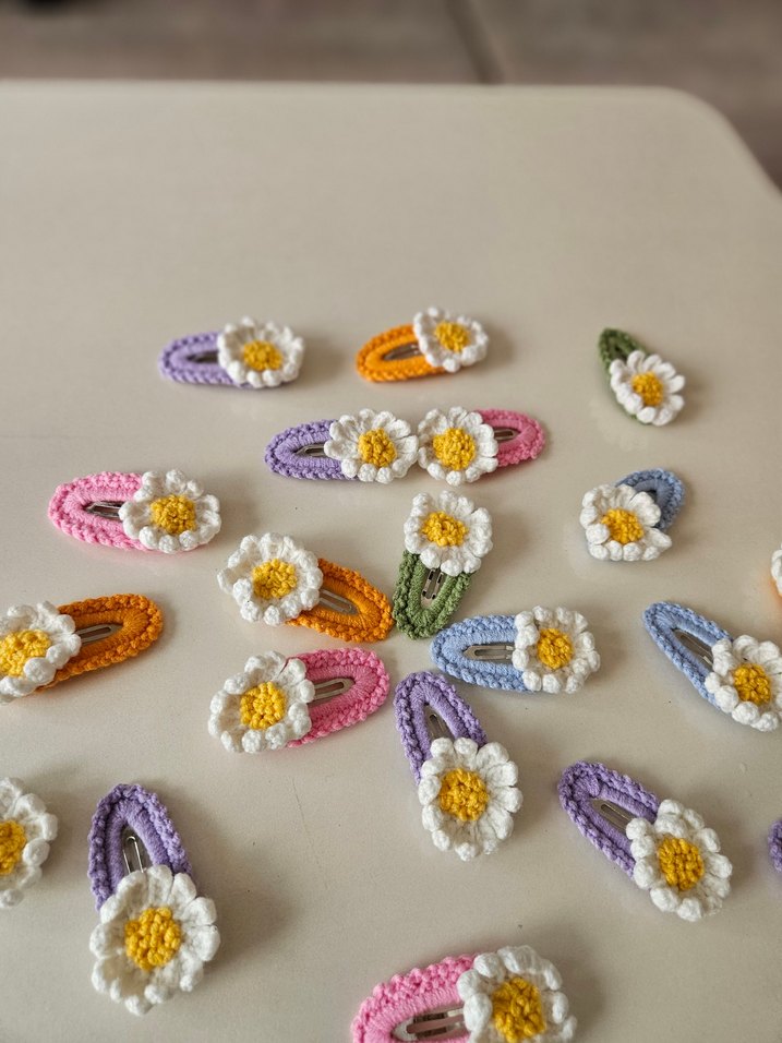 Papatya Renkli Örgü Çocuk Toka - Görsel 3