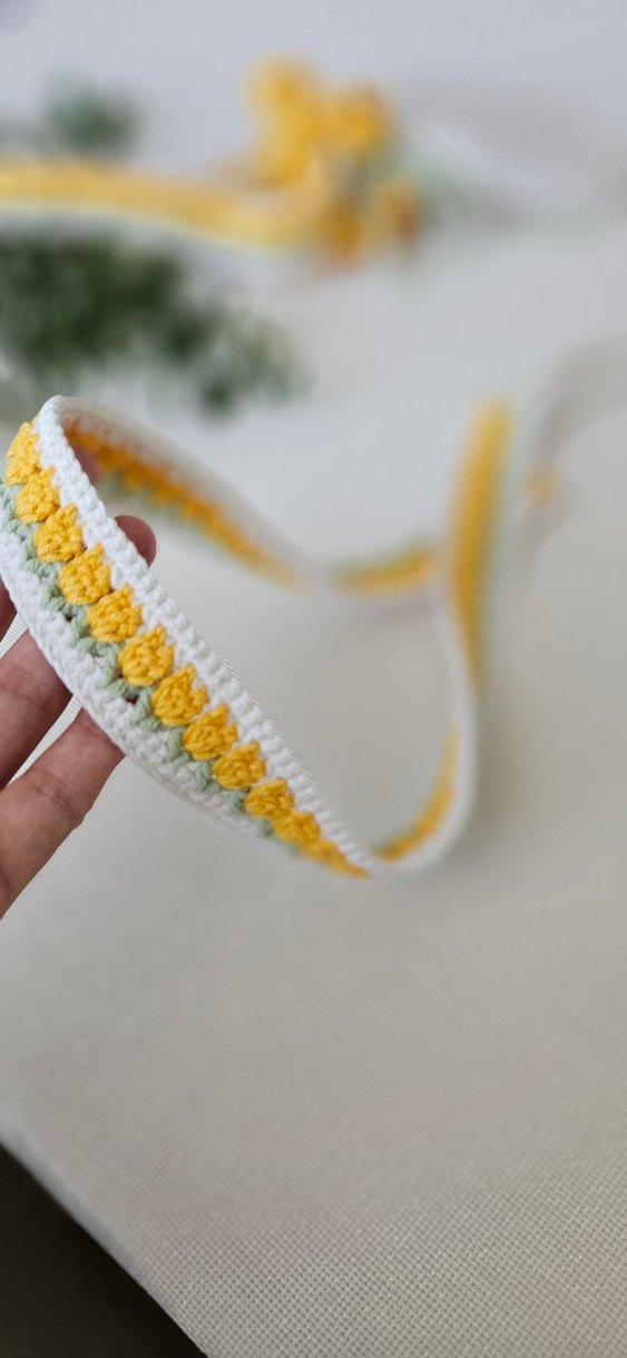 Sarı Laleler ile Süslenmiş Çocuk Saç Bandı - Görsel 2