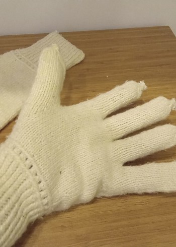 Beyaz Örgü Eldiveni - Görsel 2