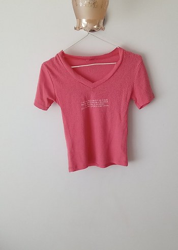 Pembe V Yaka Baskılı Tişört