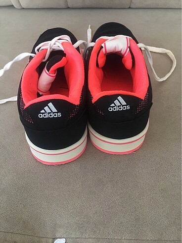 36 Beden siyah Renk Adidas spor ayakkabi