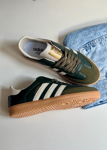 40 Beden beyaz Renk Adidas samba çeşitlerimiz mevcut