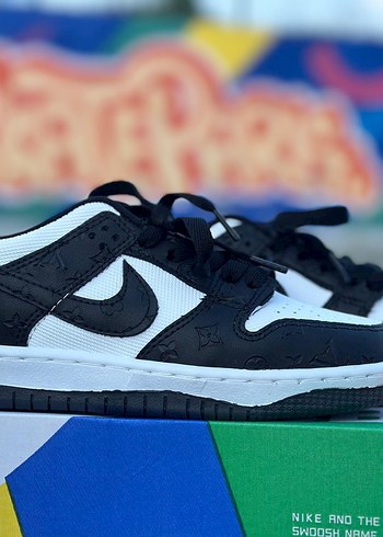 Nike Kadın Siyah Beyaz Bağcıklı Spor Ayakkabı