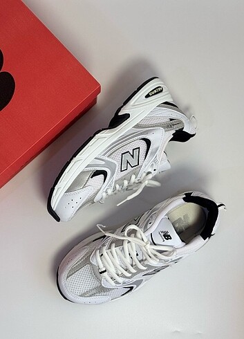 42 Beden beyaz Renk New Balance 530