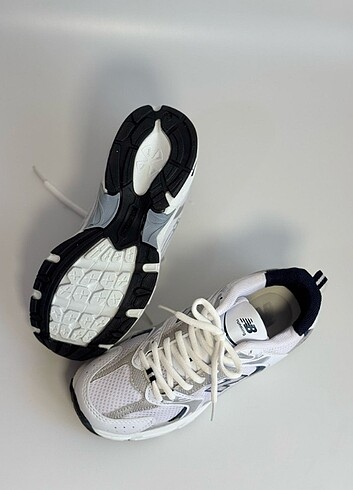 36 Beden beyaz Renk New Balance 530