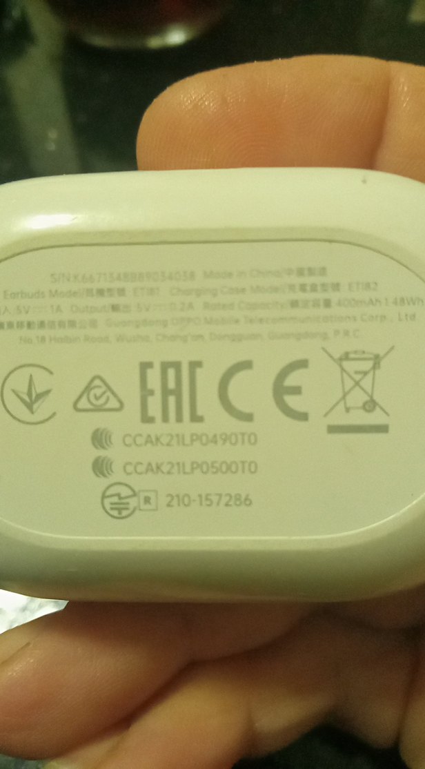 Beyaz Kablosuz Kulaklık ve Şarj Kutusu - Görsel 3